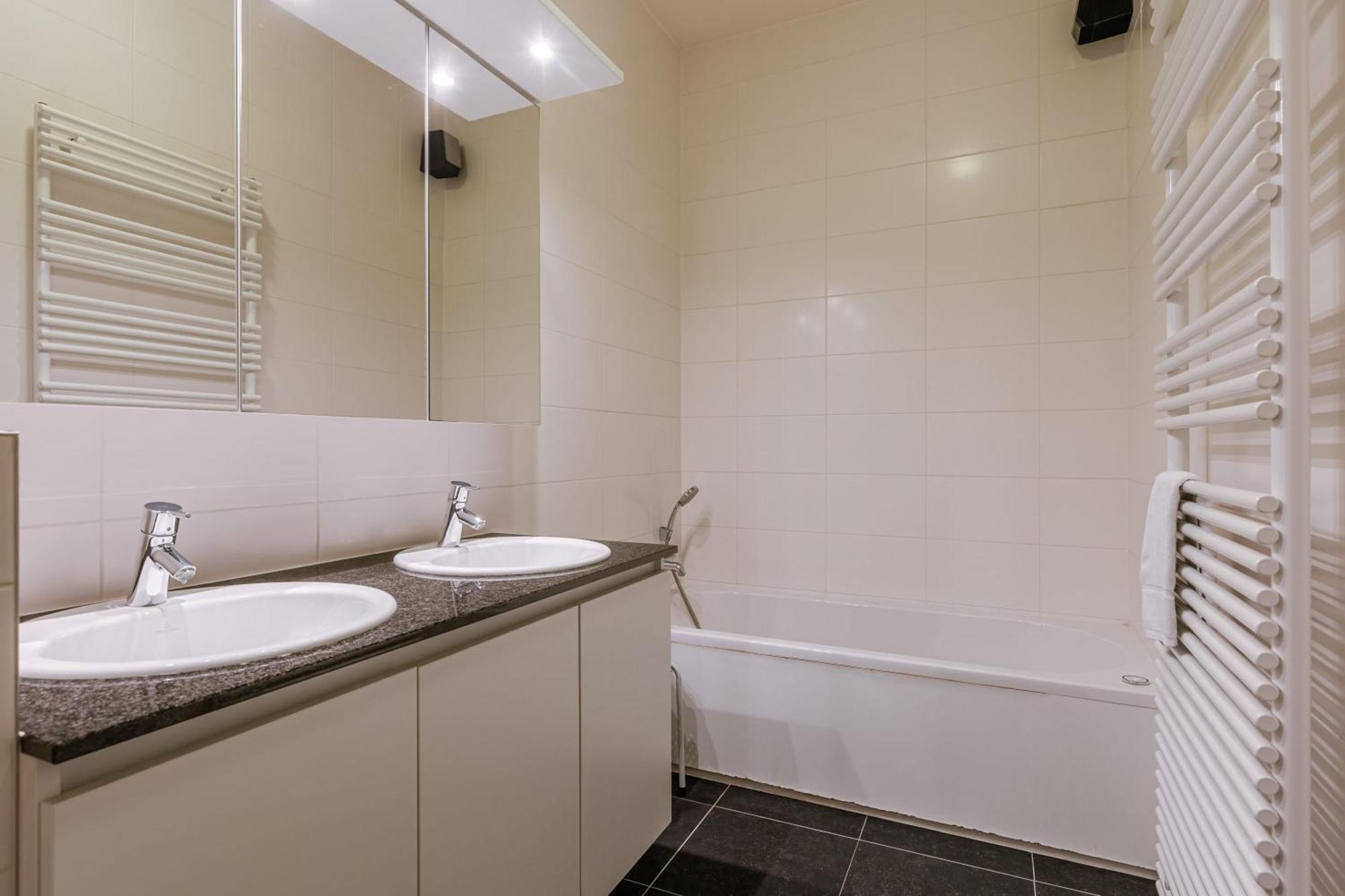 Huswell - Spacious Near The In Appartement *