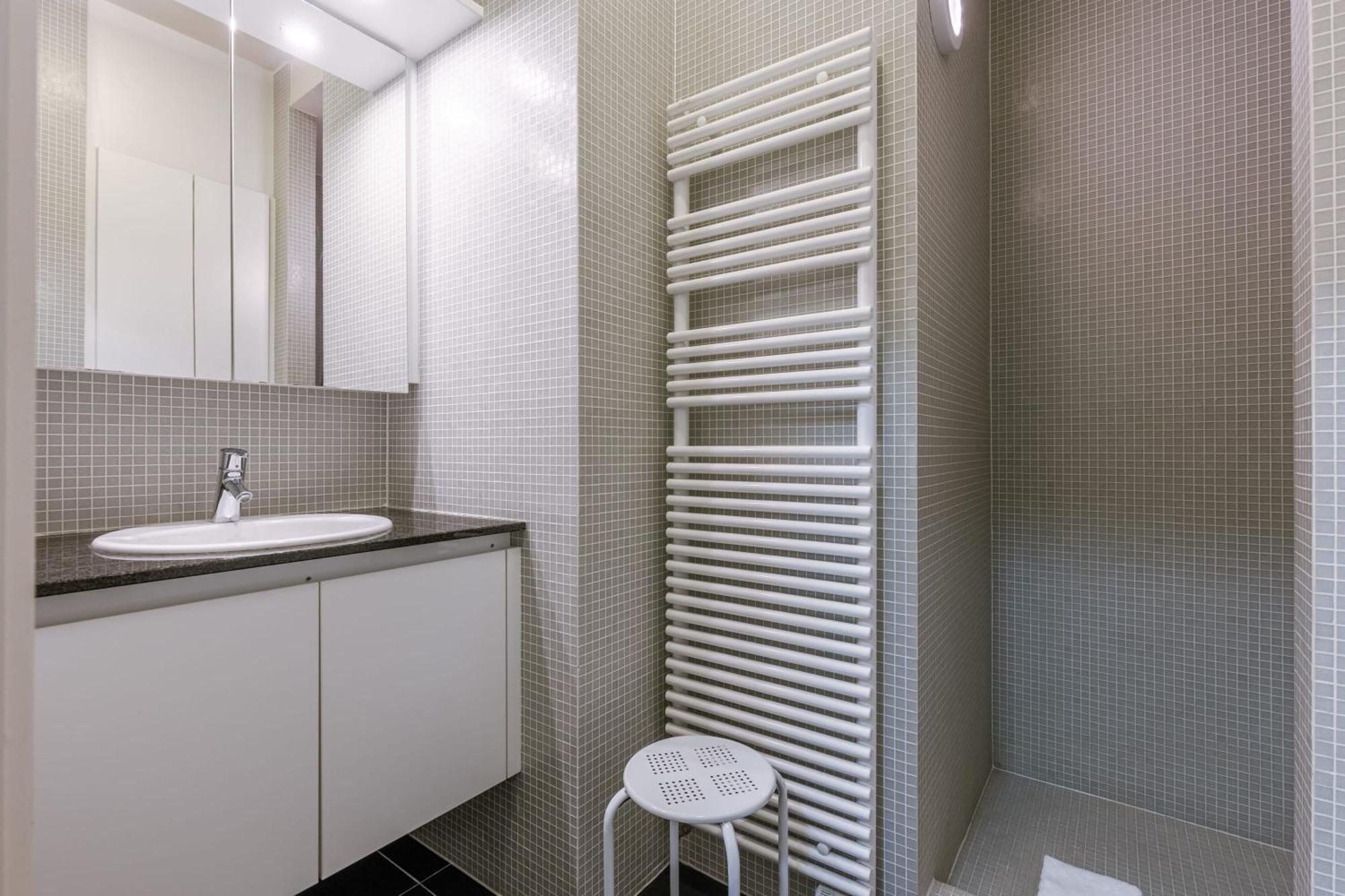 Huswell - Spacious Near The In Appartement