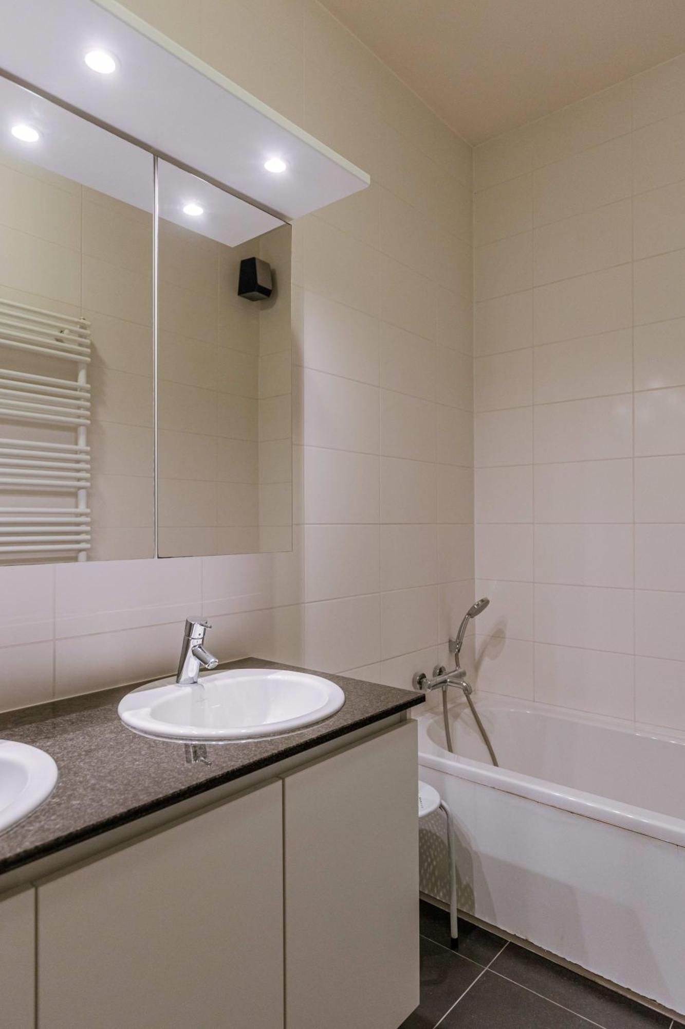 Huswell - Spacious Near The In Appartement De Haan